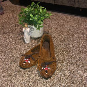 Womens size 6 Minnetonka Moccasins